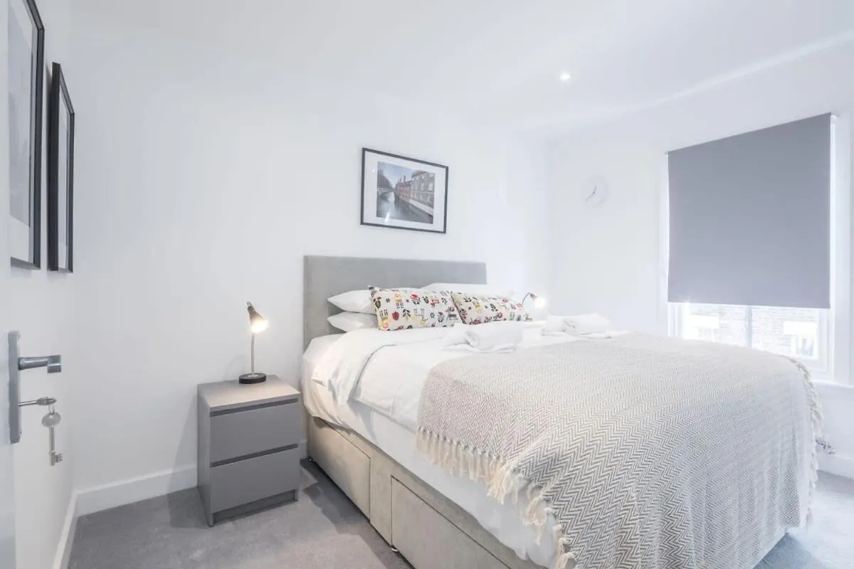 Refurbished High Spec Central Family Home Cambridge 0*,